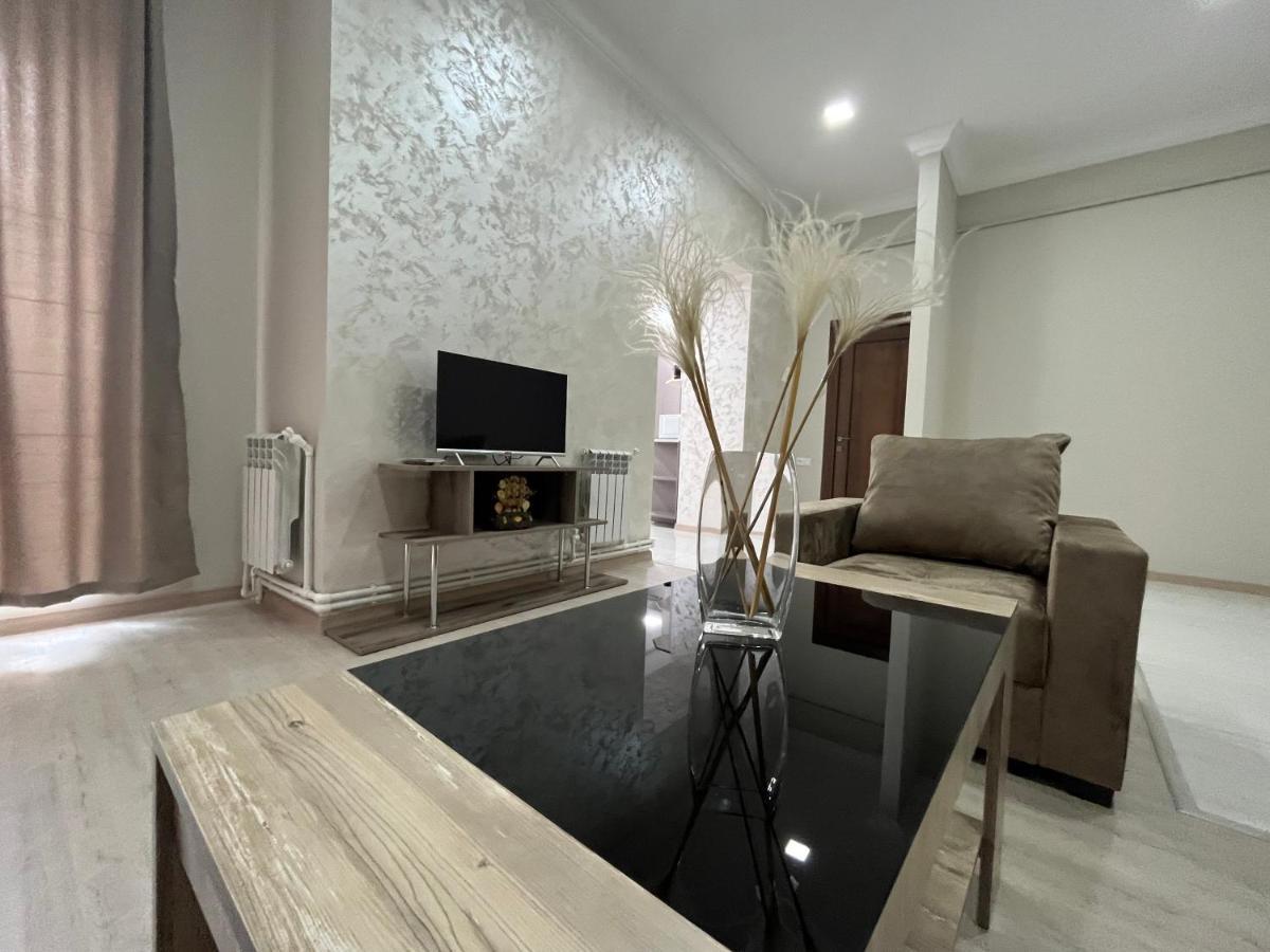 Appartement In Yerevan Bagian luar foto